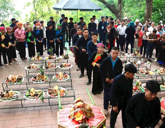 Gầu Tào Festival in Ha Giang Loop