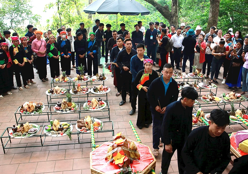 Gầu Tào Festival in Ha Giang Loop